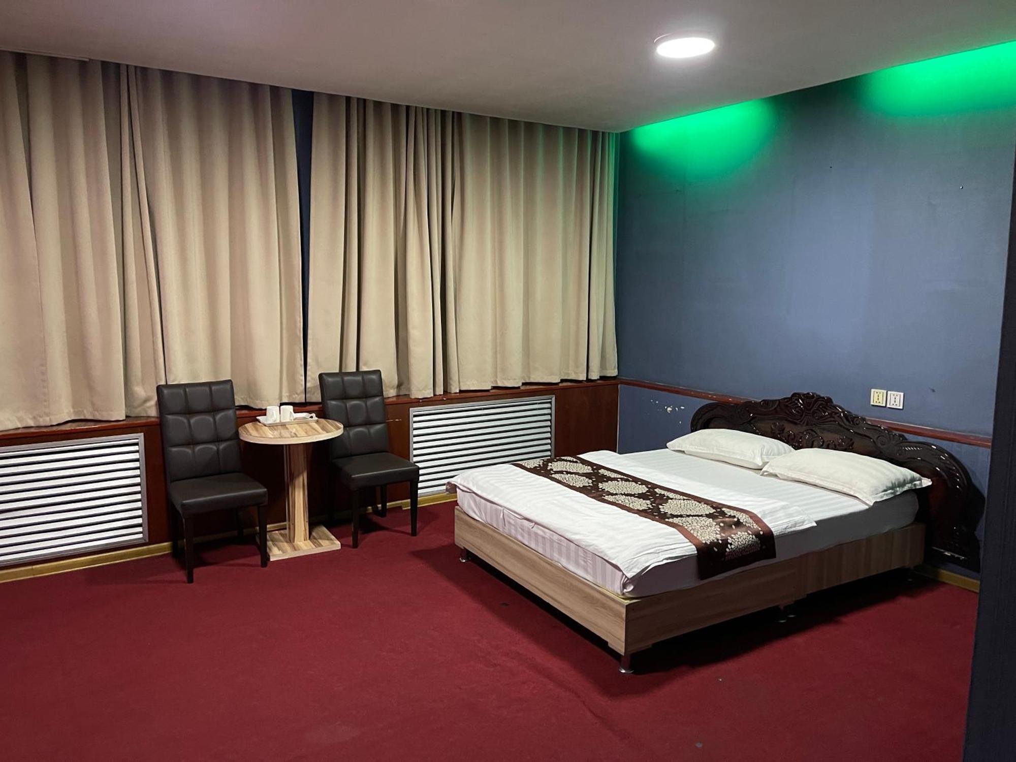 Zolotoi Drakon Hotel Almaty Ngoại thất bức ảnh